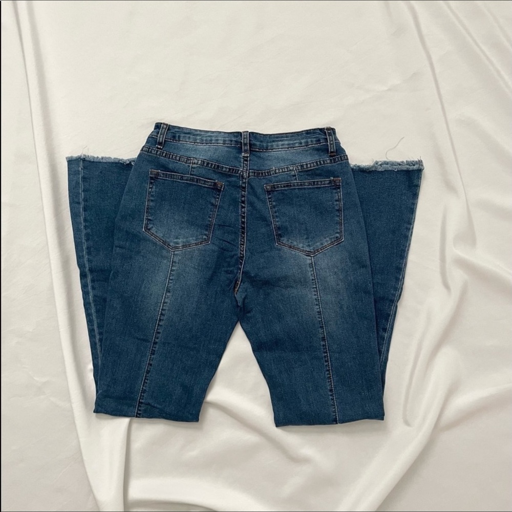 Fabulous Blue Flare Jeans w/Raw Hem & 5 Pockets - Picture 10 of 13